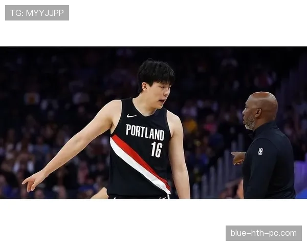 杨瀚森训练完直接睡更衣室，家里床太软？